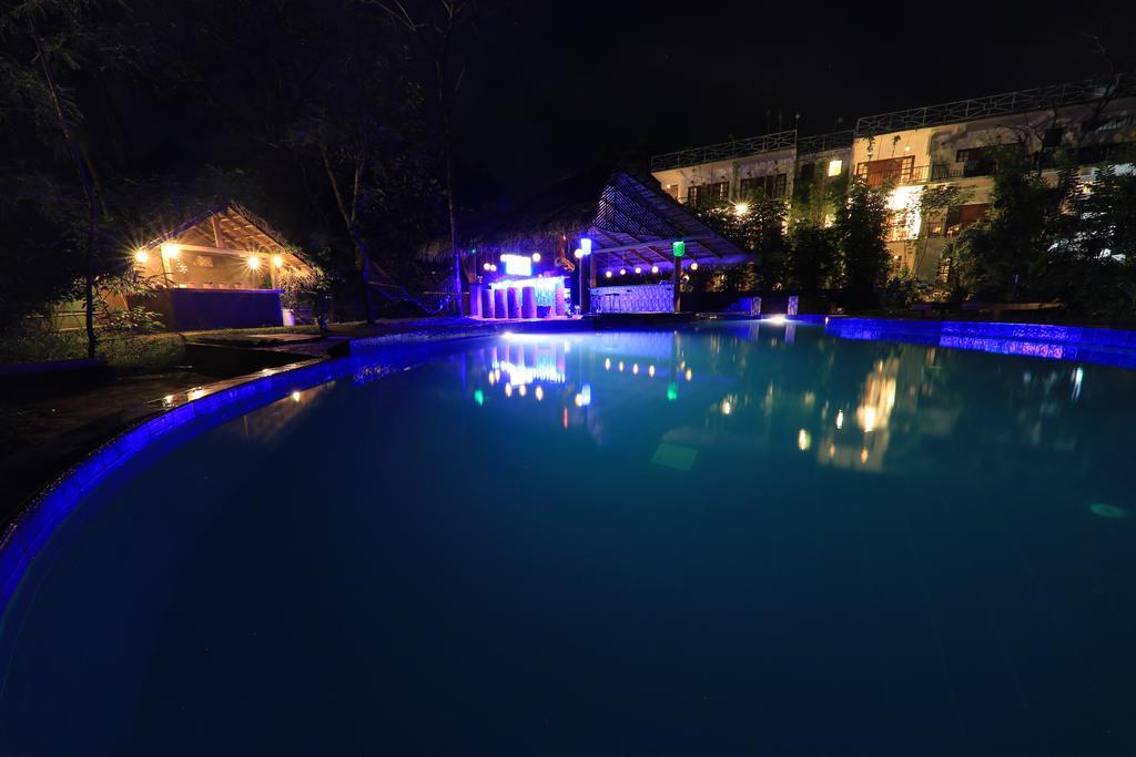 Sundaras Resort & Spa ดัมบูลลา ภายนอก รูปภาพ